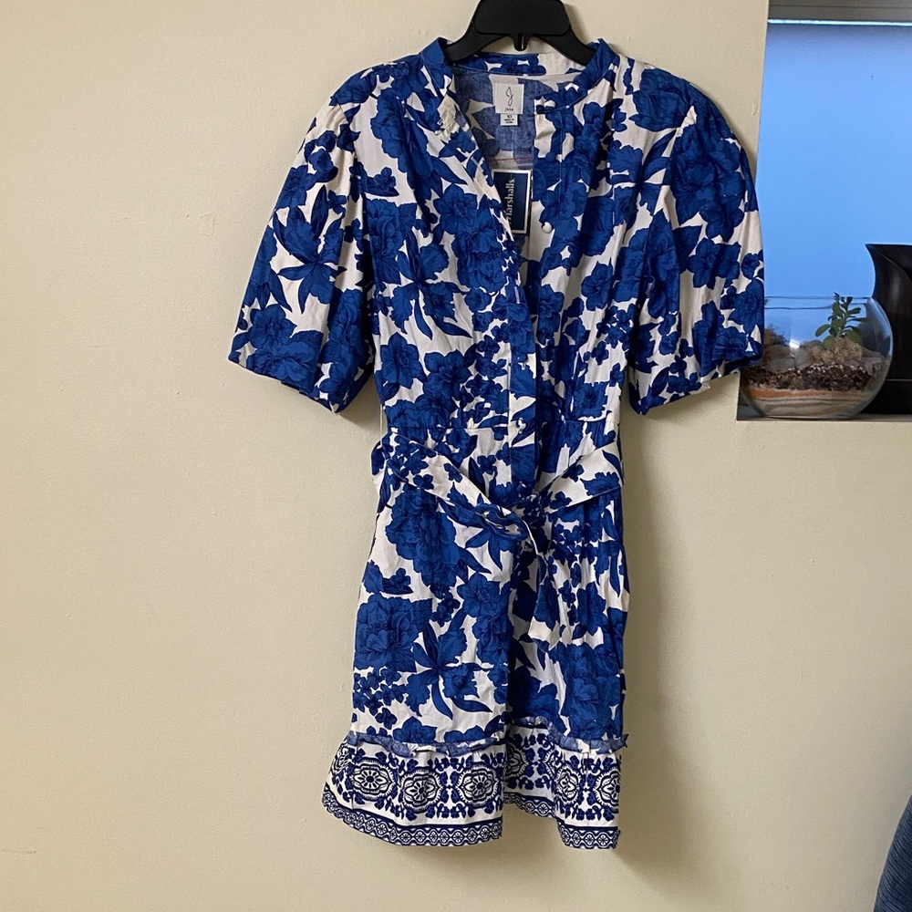 Joie Blue and White Patterned Garment